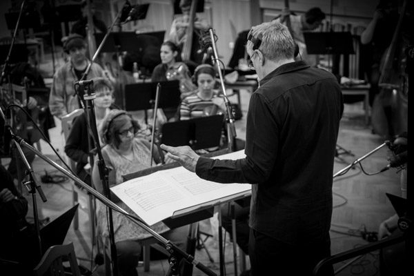04-ES-Andy-Conducting-Budapest-©-David-Bickerstaff